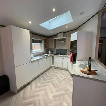 Lotus With Hot Tub Holiday home *