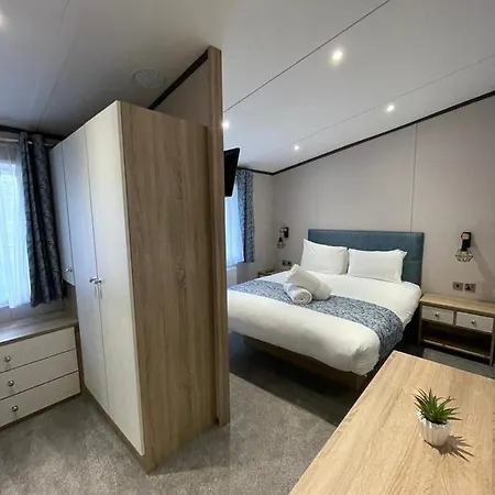Holiday home Lotus With Hot Tub York