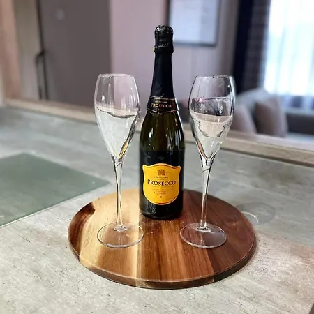 Lotus With Hot Tub * York