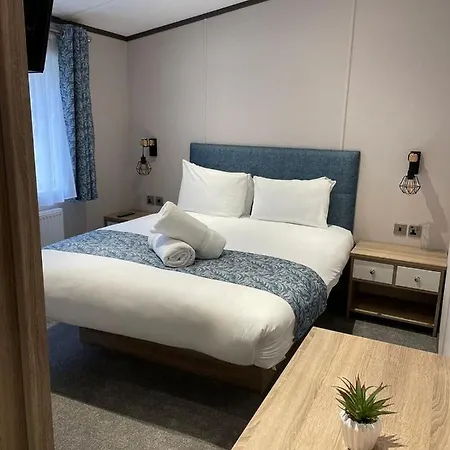 Holiday home Lotus With Hot Tub York