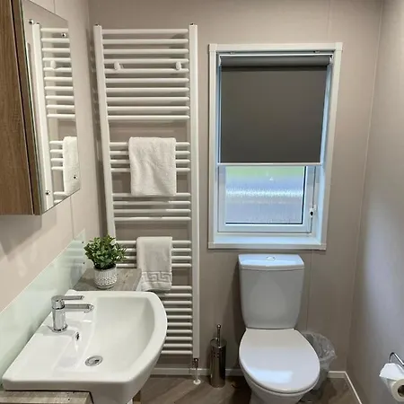 Lotus With Hot Tub Holiday home *