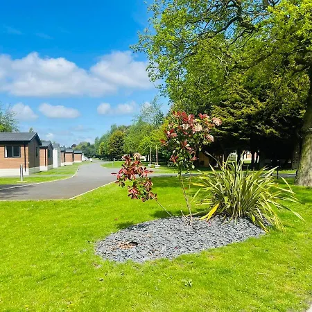 Lotus With Hot Tub Holiday home