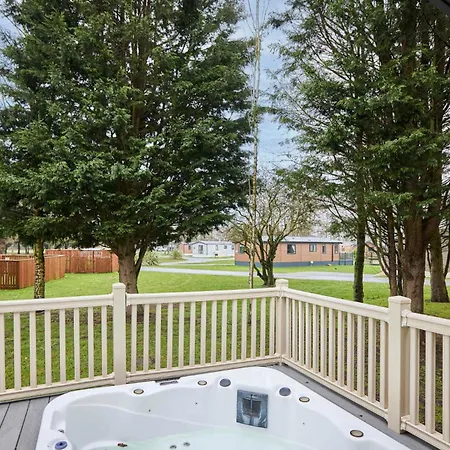 Lotus With Hot Tub Σαλέ